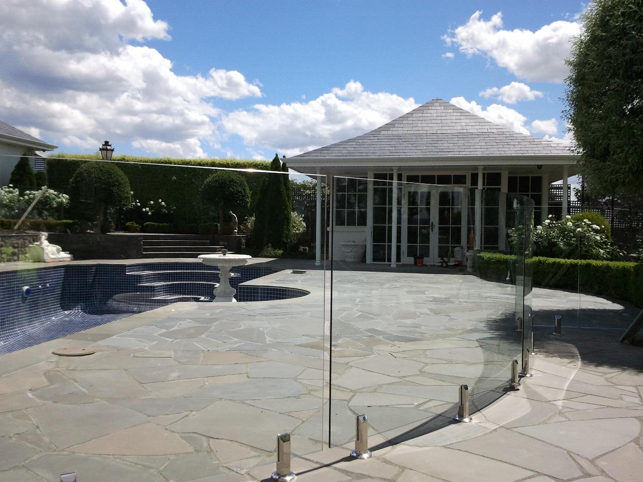 curved-glass-pool-fence07